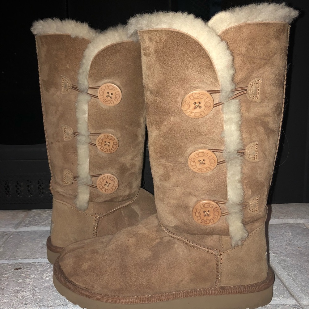 CHESTNUT BAILEY BUTTON TALL UGGS